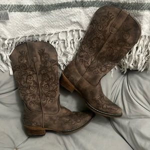 Roper cowgirl boots size 8.5 used for a wedding